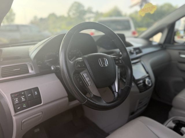 2017 Honda Odyssey Touring 4dr Mini Van - 23061342 - 6