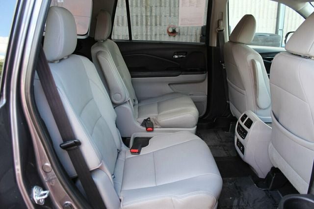 2017 Honda Pilot AWD ELITE LOADED W/ NAVIGATION, REAR DVD, MOONROOF, LEATHER - 23038188 - 11