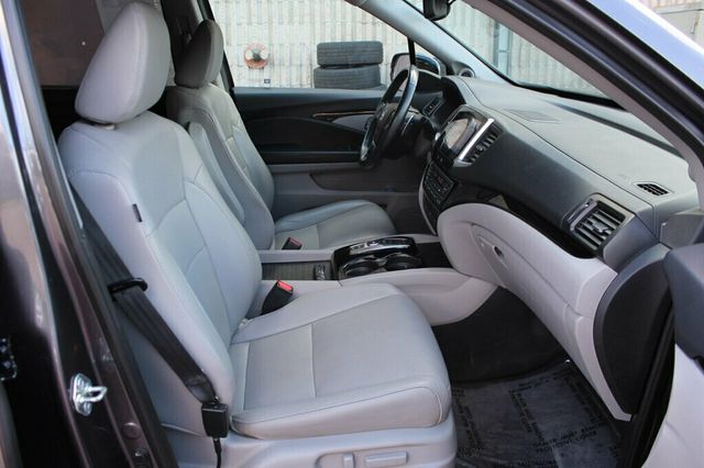2017 Honda Pilot AWD ELITE LOADED W/ NAVIGATION, REAR DVD, MOONROOF, LEATHER - 23038188 - 6