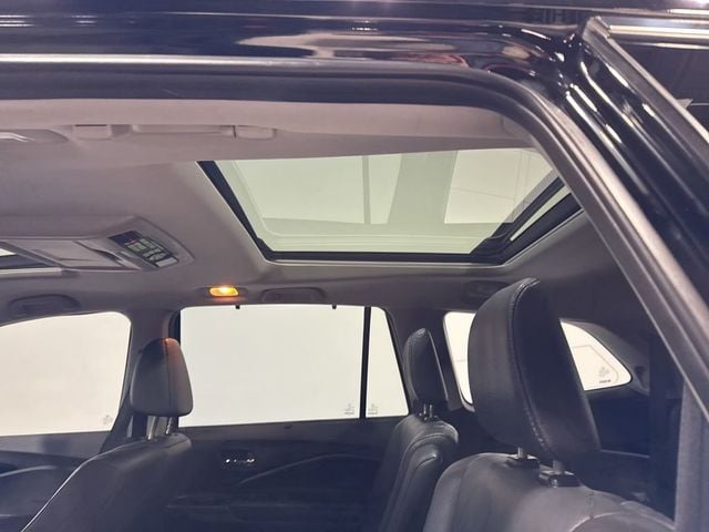 2017 Honda Pilot Elite AWD - 22995076 - 37