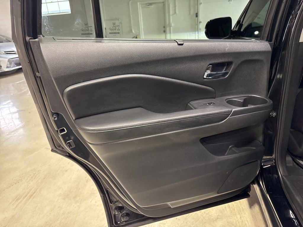 2017 Honda Pilot Elite AWD - 22995076 - 38