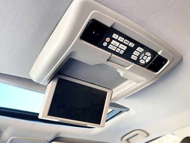 2017 Honda Pilot Elite AWD - 23000108 - 17