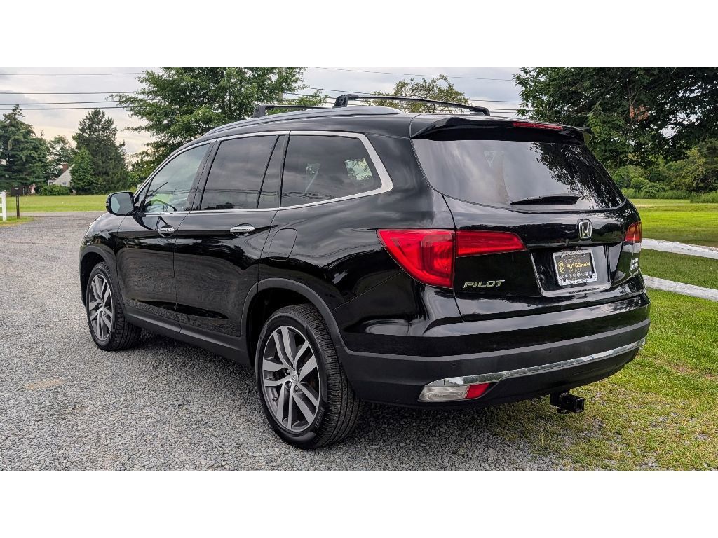 2017 Honda Pilot Elite photo 2