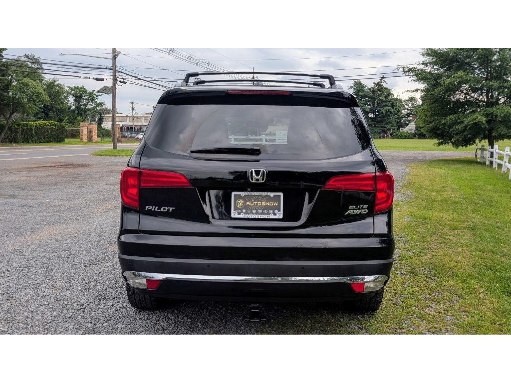 2017 Honda Pilot Elite photo 3