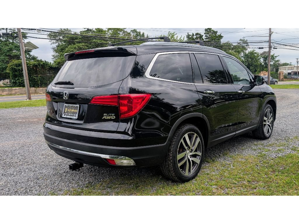 2017 Honda Pilot Elite photo 4