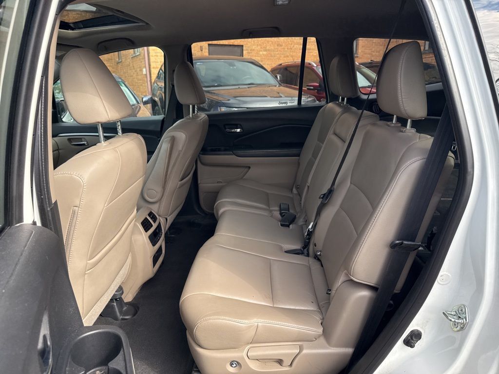 2017 Honda Pilot EX-L AWD - 23011649 - 18