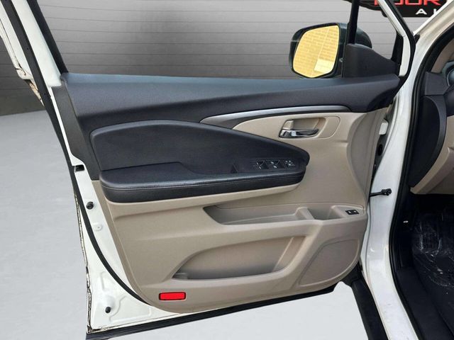 2017 Honda Pilot EX-L AWD - 22934058 - 8