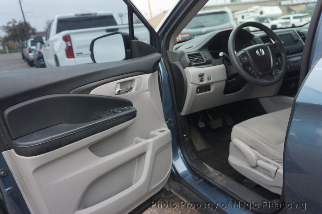 2017 Honda Pilot LX 2WD - 22832457 - 9