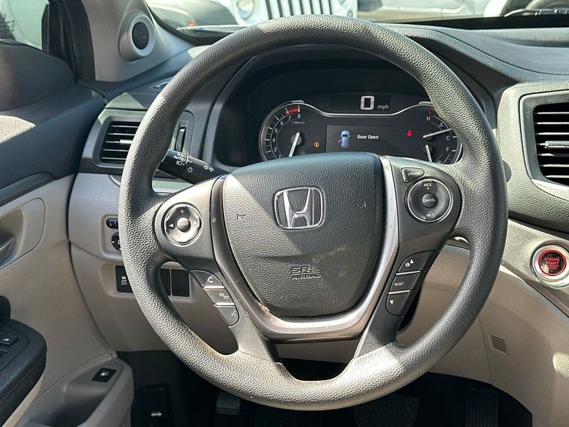 2017 Honda Pilot LX 2WD - 23042833 - 16
