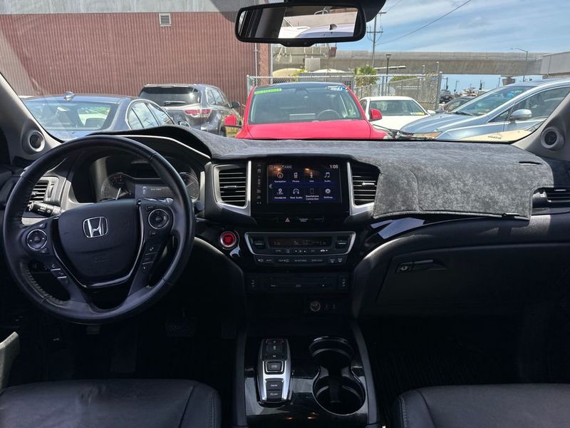 2017 Honda Pilot Touring 2WD - 23051435 - 12