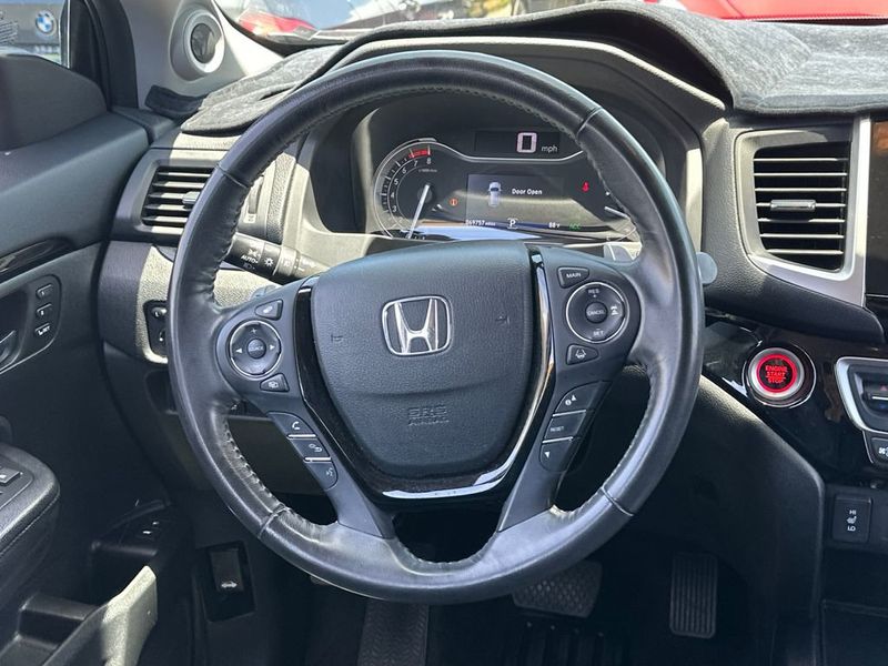 2017 Honda Pilot Touring 2WD - 23051435 - 16