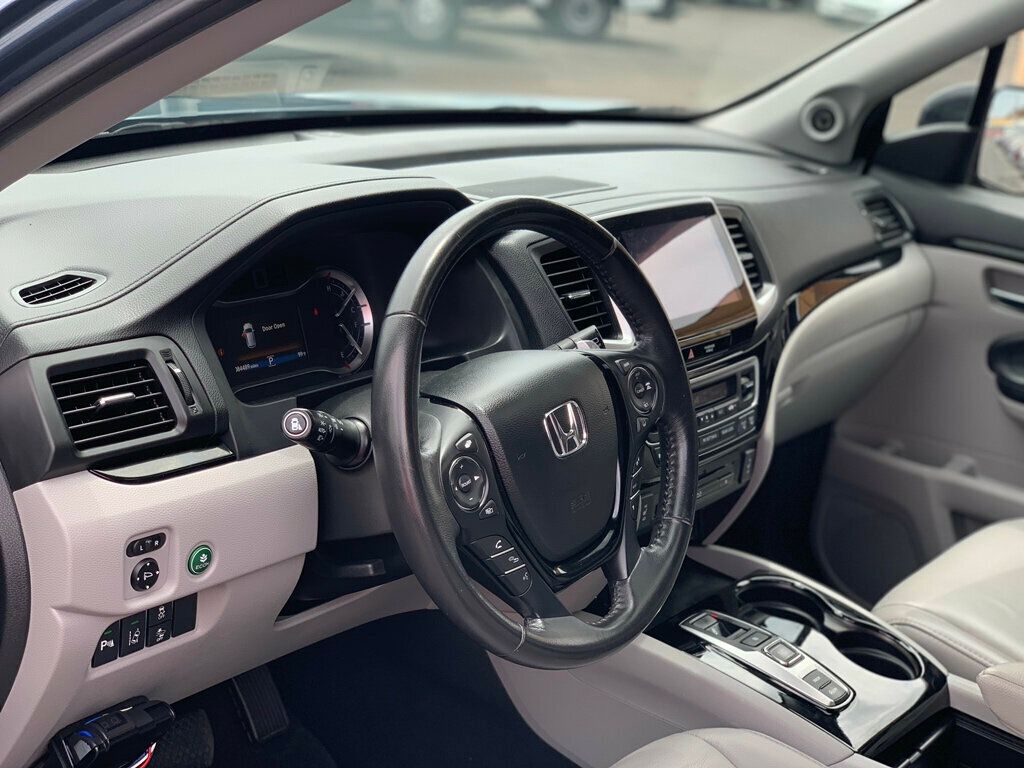 2017 Honda Pilot Touring photo 18