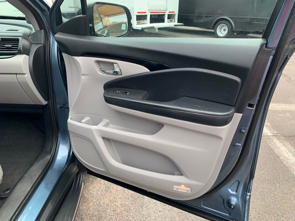 2017 Honda Pilot Touring photo 19