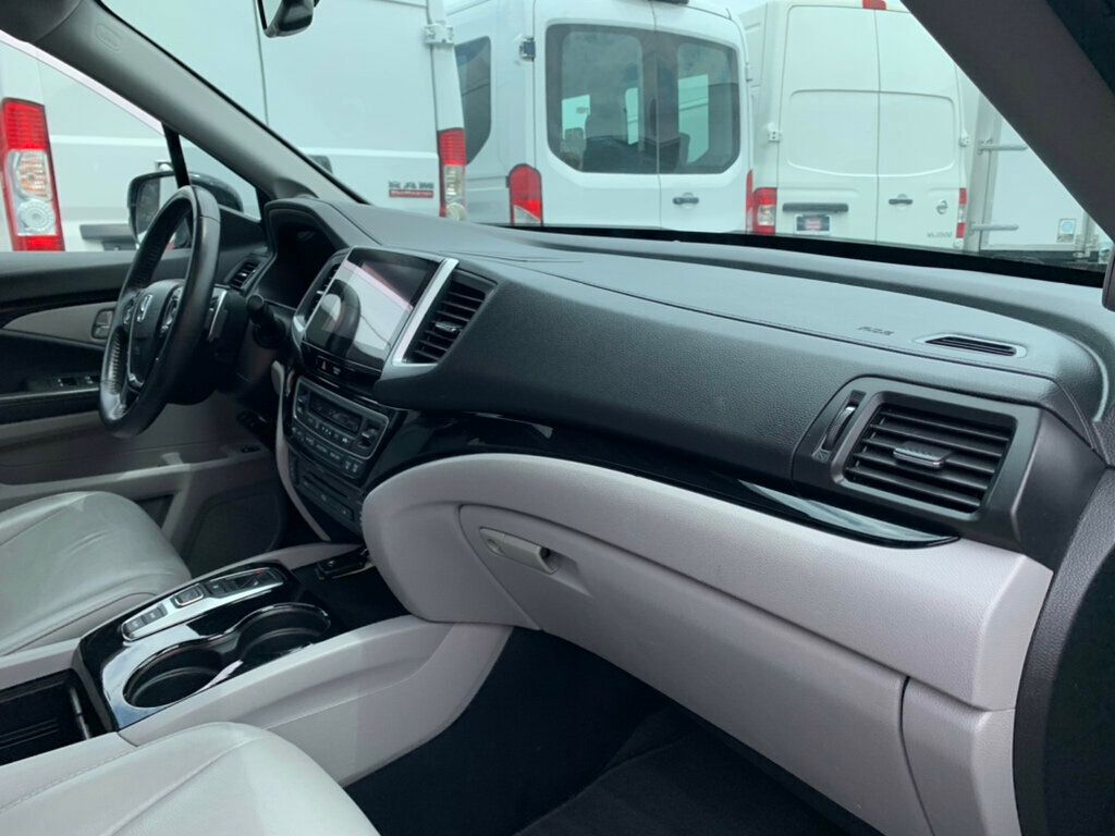 2017 Honda Pilot Touring photo 22