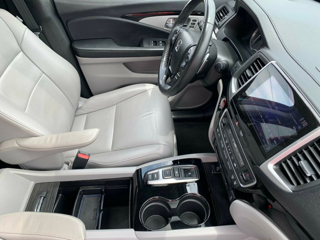 2017 Honda Pilot Touring photo 23