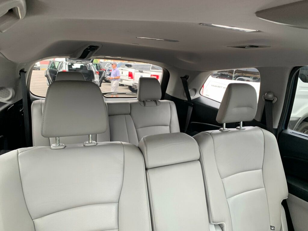 2017 Honda Pilot Touring photo 24