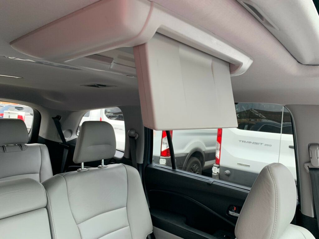 2017 Honda Pilot Touring photo 25