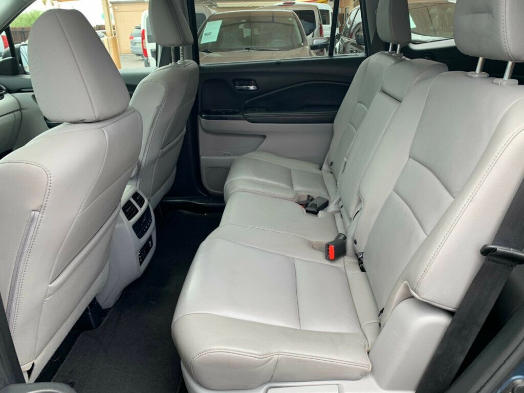 2017 Honda Pilot Touring photo 28