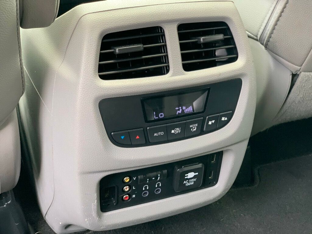 2017 Honda Pilot Touring photo 30