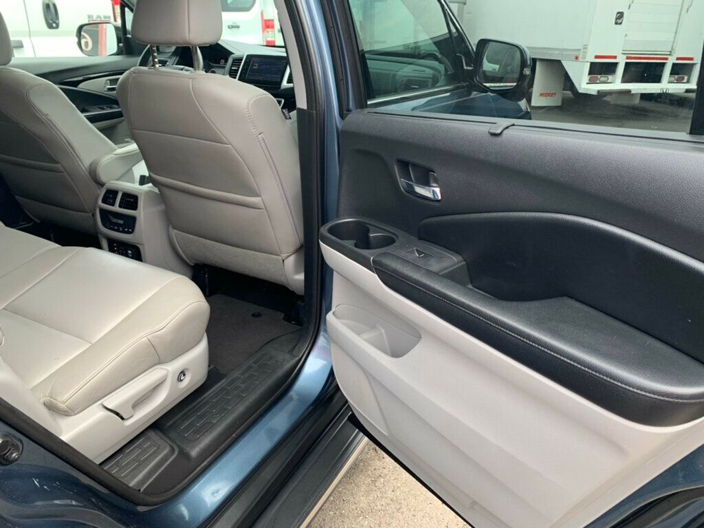 2017 Honda Pilot Touring photo 35