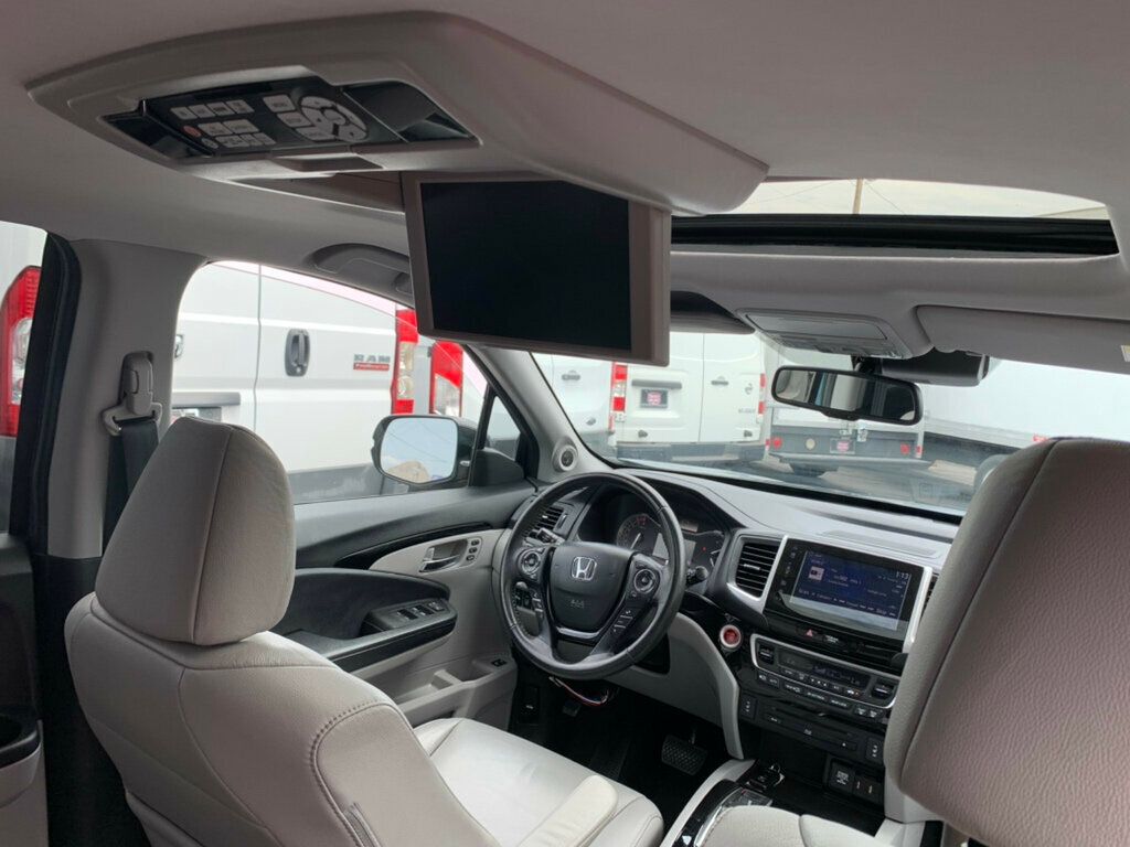2017 Honda Pilot Touring photo 39