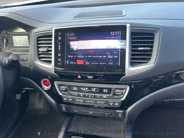 2017 Honda Pilot Touring AWD - 22945443 - 9