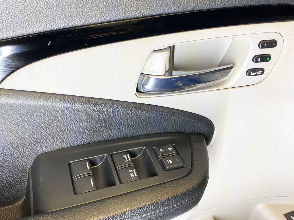 2017 Honda Pilot Touring AWD - 22948243 - 18