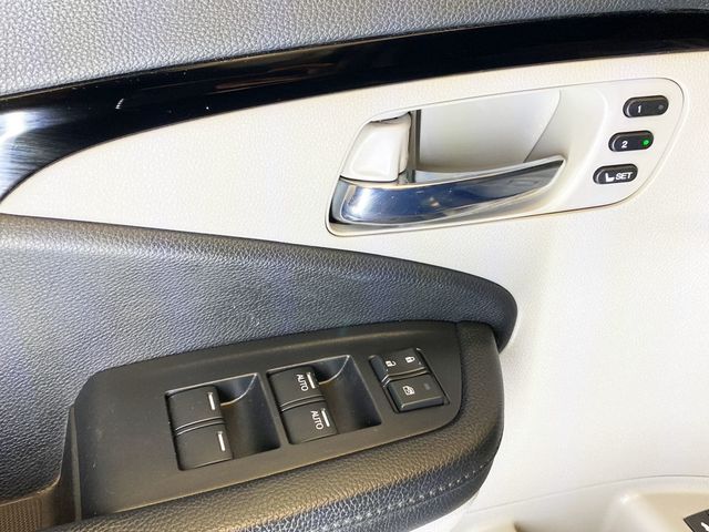 2017 Honda Pilot Touring AWD - 22948243 - 18