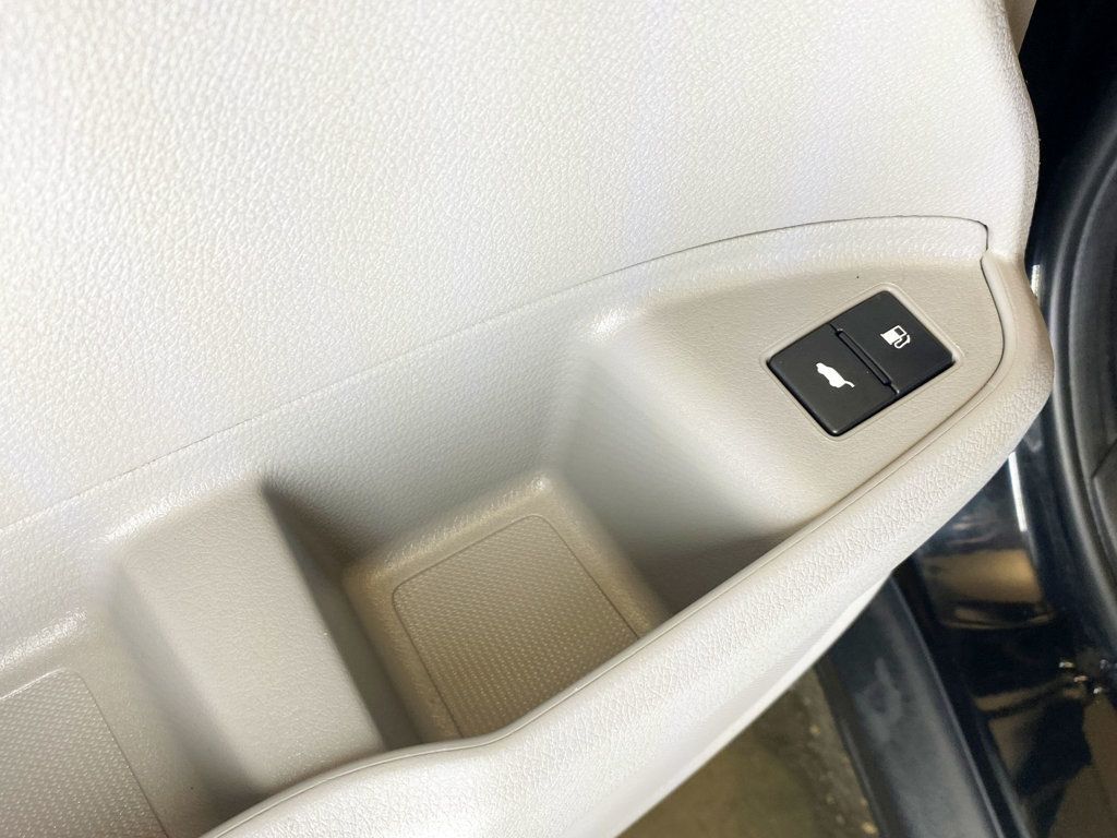 2017 Honda Pilot Touring AWD - 22948243 - 19