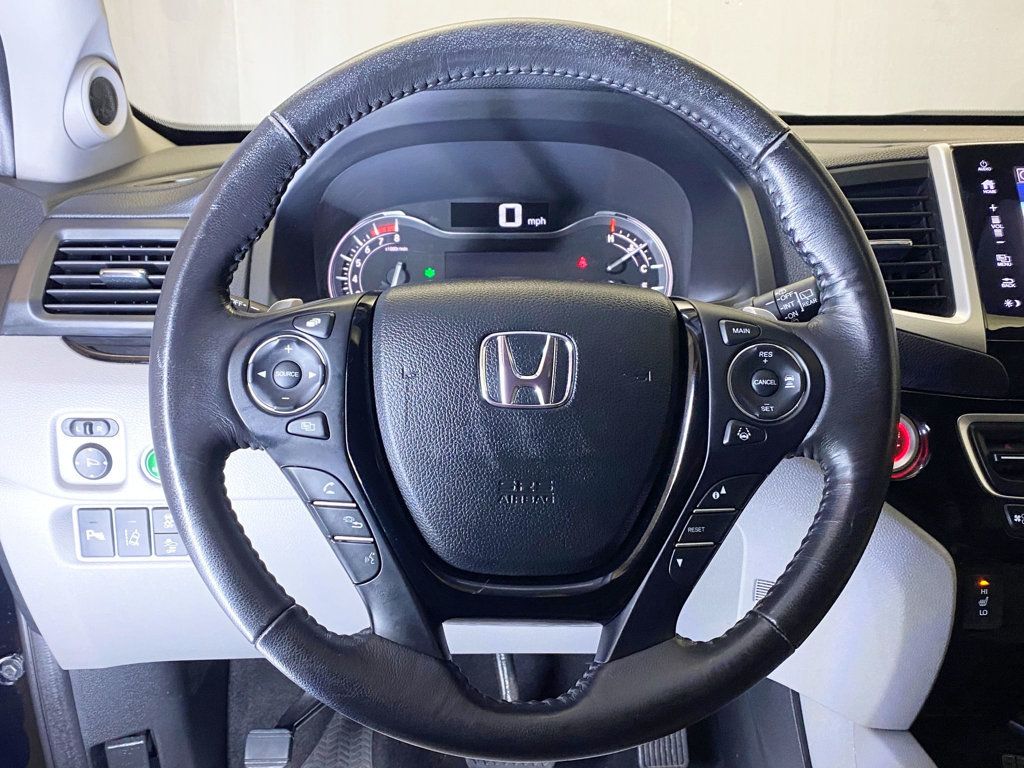 2017 Honda Pilot Touring AWD - 22948243 - 24