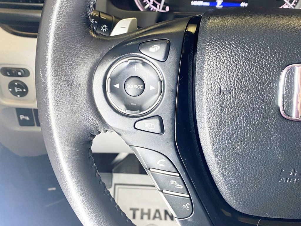 2017 Honda Pilot Touring AWD - 22948243 - 25