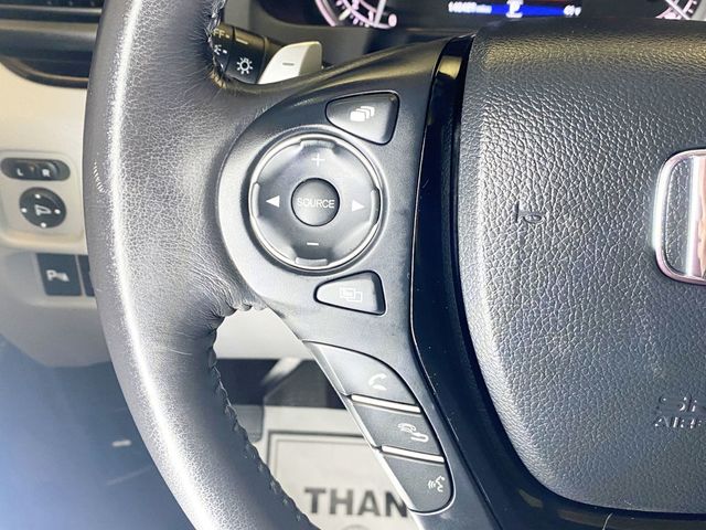 2017 Honda Pilot Touring AWD - 22948243 - 25