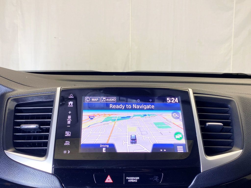 2017 Honda Pilot Touring AWD - 22948243 - 32