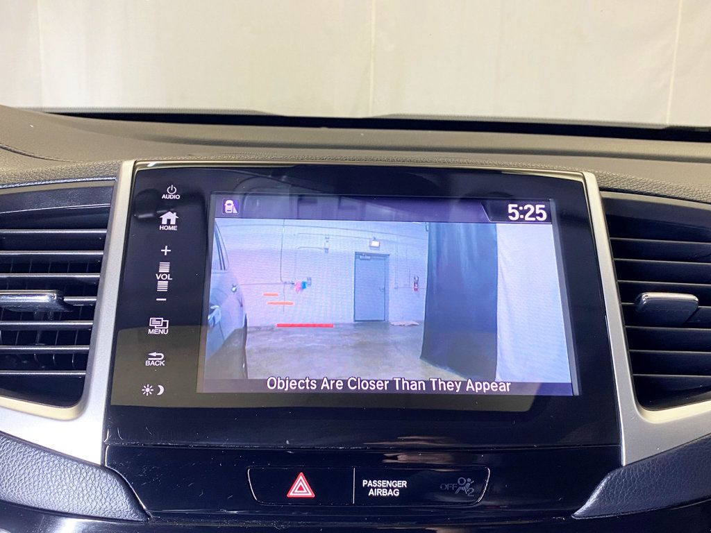 2017 Honda Pilot Touring AWD - 22948243 - 34