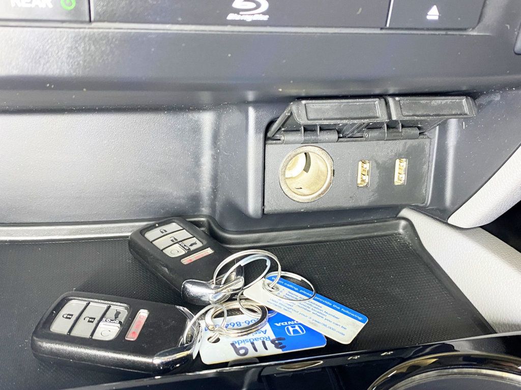 2017 Honda Pilot Touring AWD - 22948243 - 36