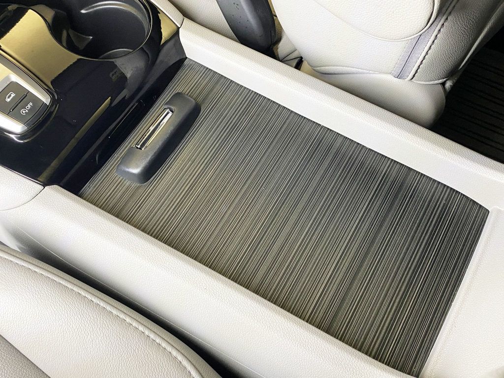 2017 Honda Pilot Touring AWD - 22948243 - 38