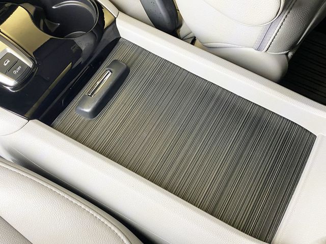 2017 Honda Pilot Touring AWD - 22948243 - 38