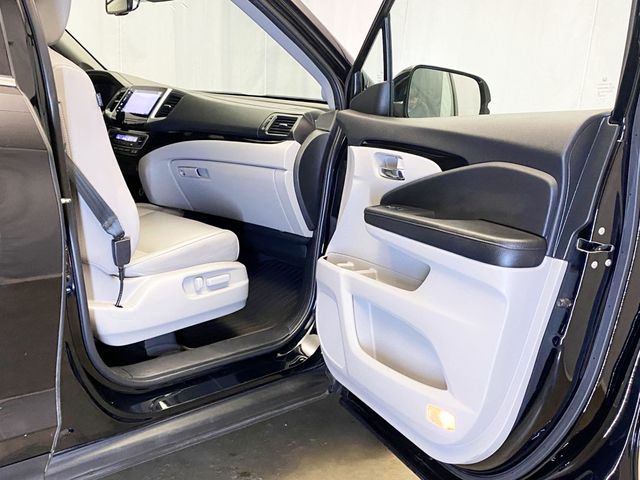 2017 Honda Pilot Touring AWD - 22948243 - 43