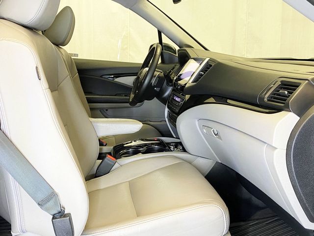 2017 Honda Pilot Touring AWD - 22948243 - 45