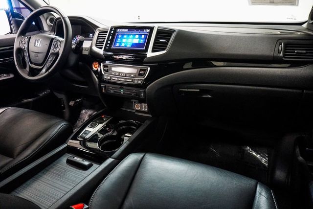 2017 Honda Pilot Touring AWD - 23078863 - 12