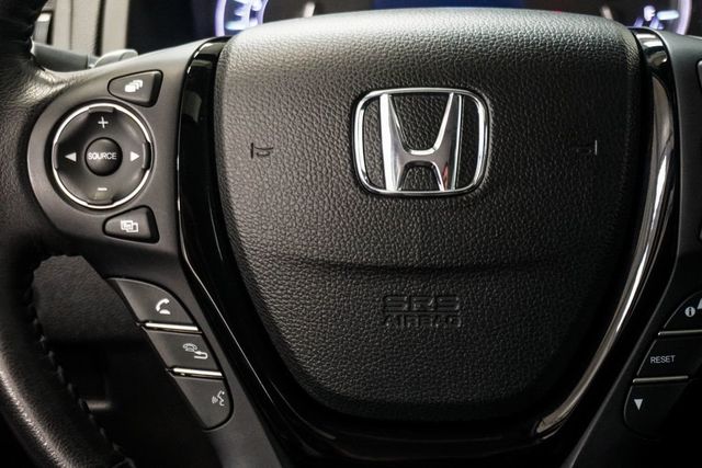 2017 Honda Pilot Touring AWD - 23078863 - 17