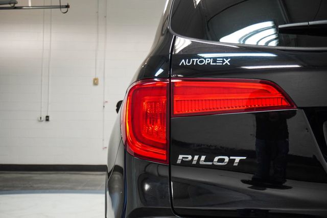 2017 Honda Pilot Touring AWD - 23078863 - 38