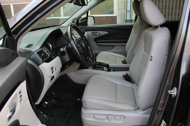 2017 Honda Ridgeline AWD RTL-E CREW CAB W/ NAVIGATION, MOONROOF, LEATHER - 23052737 - 22