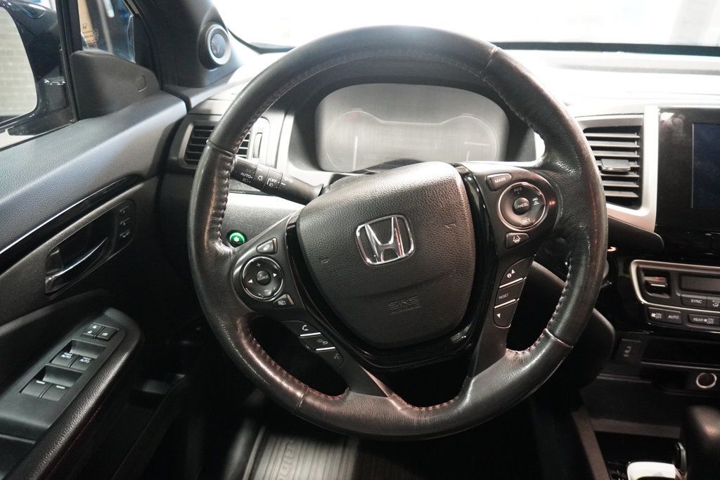 2017 Honda Ridgeline Black Edition photo 5