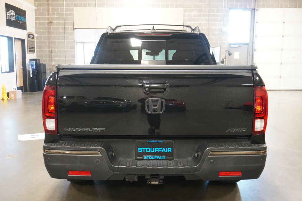 2017 Honda Ridgeline Black Edition photo 9