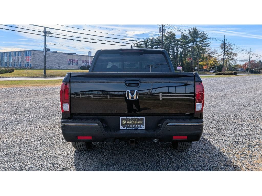 2017 Honda Ridgeline Black Edition photo 3