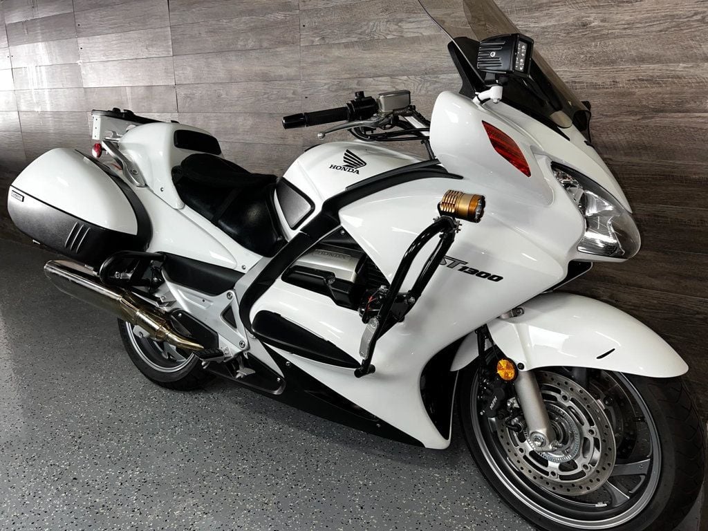 2017 Honda ST1300 LOW MILES! - 22594560 - 1