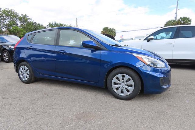 2017 HYUNDAI ACCENT SE Hatchback Automatic - 22632271 - 0