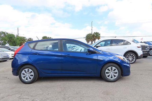 2017 HYUNDAI ACCENT SE Hatchback Automatic - 22632271 - 2