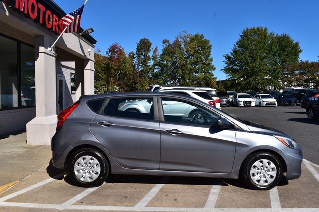 2017 Hyundai Accent SE Hatchback Automatic - 23100114 - 9